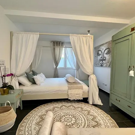Les Peres 24 Hotel
