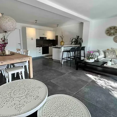 Les Peres 24 Hotel